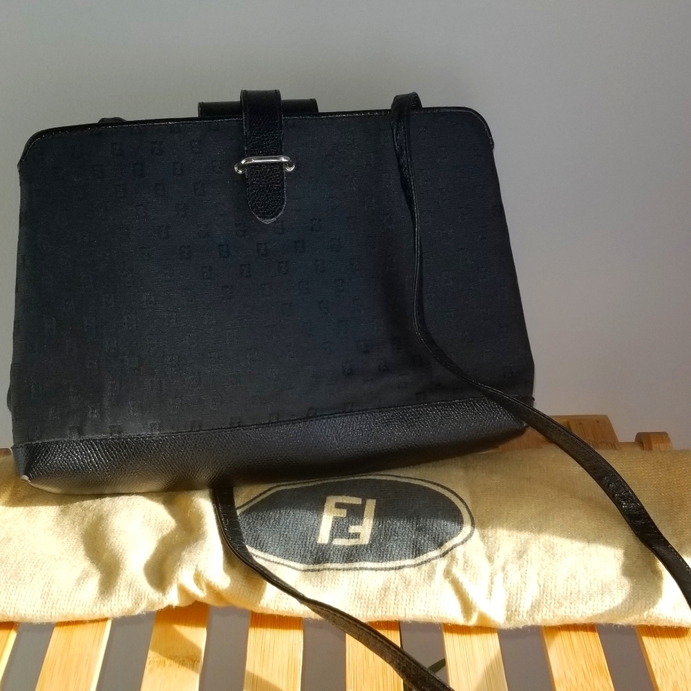 ♥️FENDI shoulder/Crossbody bag (Vintage)♥️